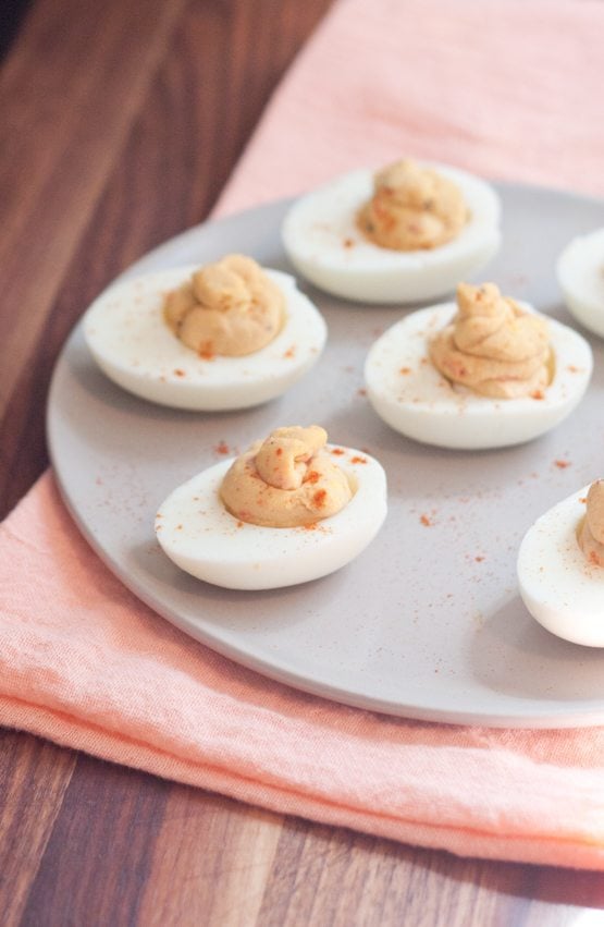 2-Ingredient Hummus Deviled Eggs - Eating Bird Food