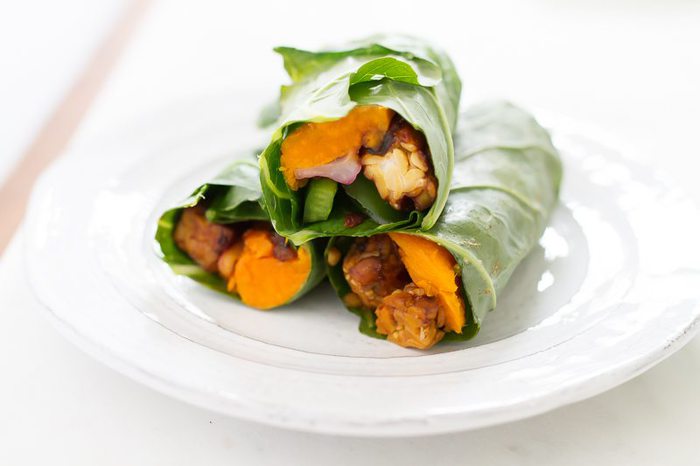 Delicious tempeh collard wraps with creamy hummus, slices of baked sweet potato, green pepper, red onion and cranberries. Delicious tempeh collard wraps with creamy hummus, slices of baked sweet potato, green pepper, red onion and cranberries.