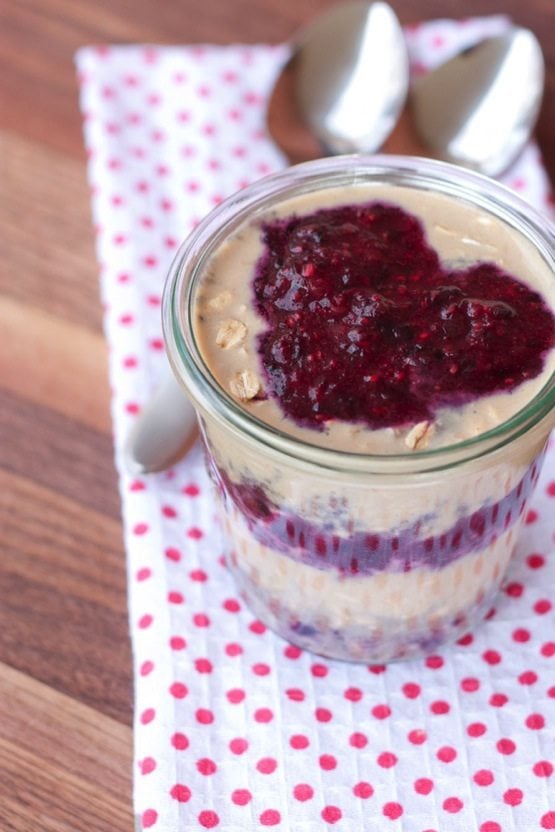 Peanut Butter and Jelly Overnight Oats, 22g Protein 