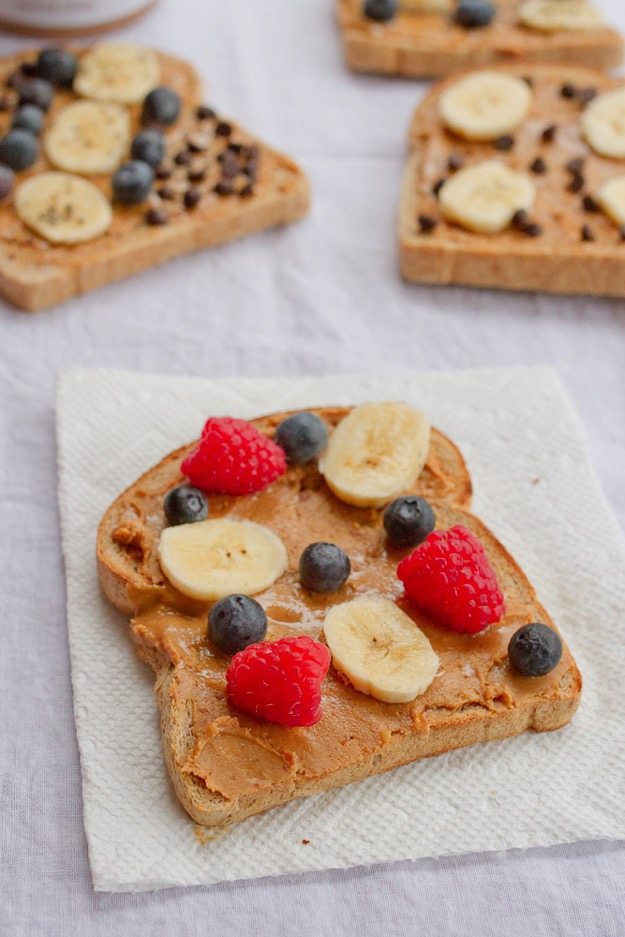 Healthy Portable Breakfast = Peanut Butter Toast with Berries 