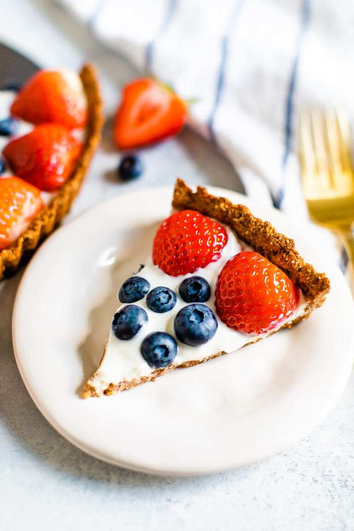 Healthy Greek Yogurt Berry Tart