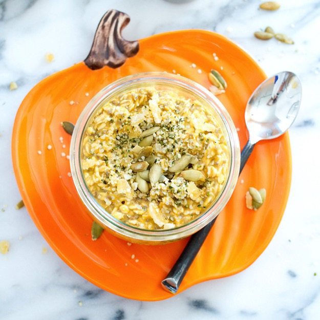 Eat pumpkin pie for breakfast with these healthy overnight oats. They're vegan and gluten-free!