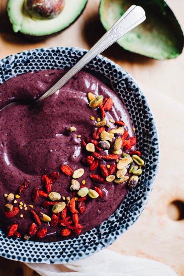 Yoga recovery smoothie bowl goji blueberry avocado vegan 0260