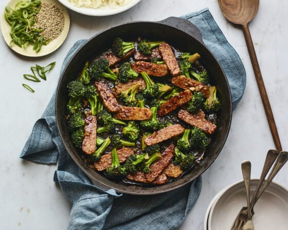 Teriyaki tempeh and broccoli in a skillet.