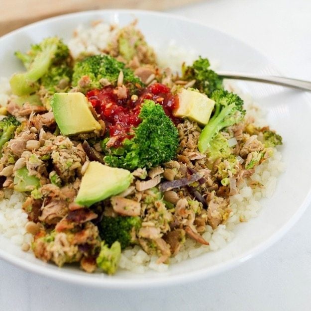 HEALTHY Broccoli Avocado Tuna Bowl -- paleo, gluten-free, low in carbs and over 38 grams of protein per serving!