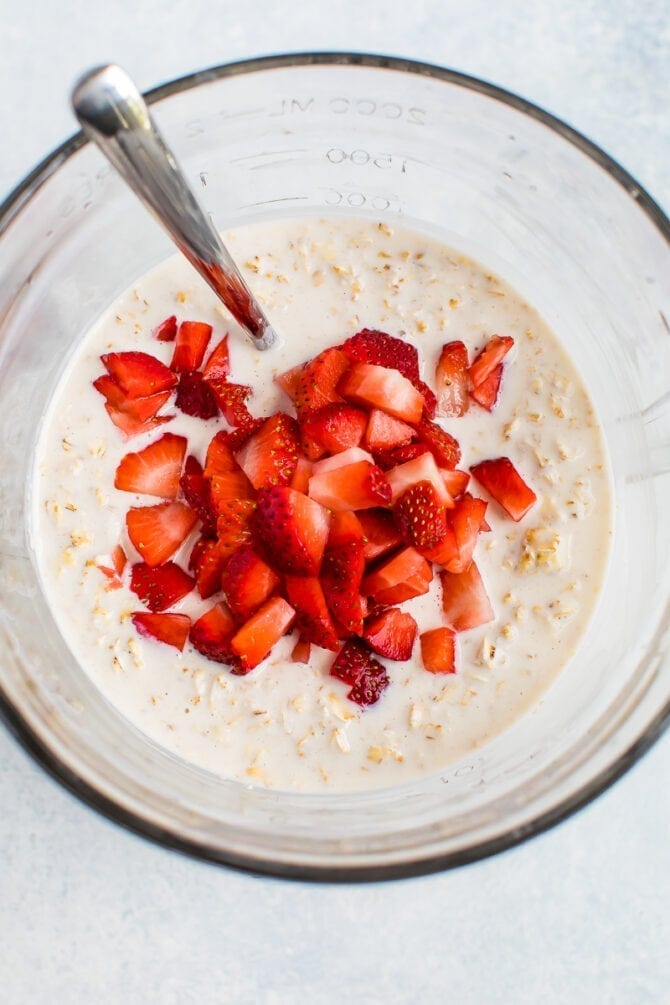 Strawberry Overnight Oats Recipe - Belle of the Kitchen