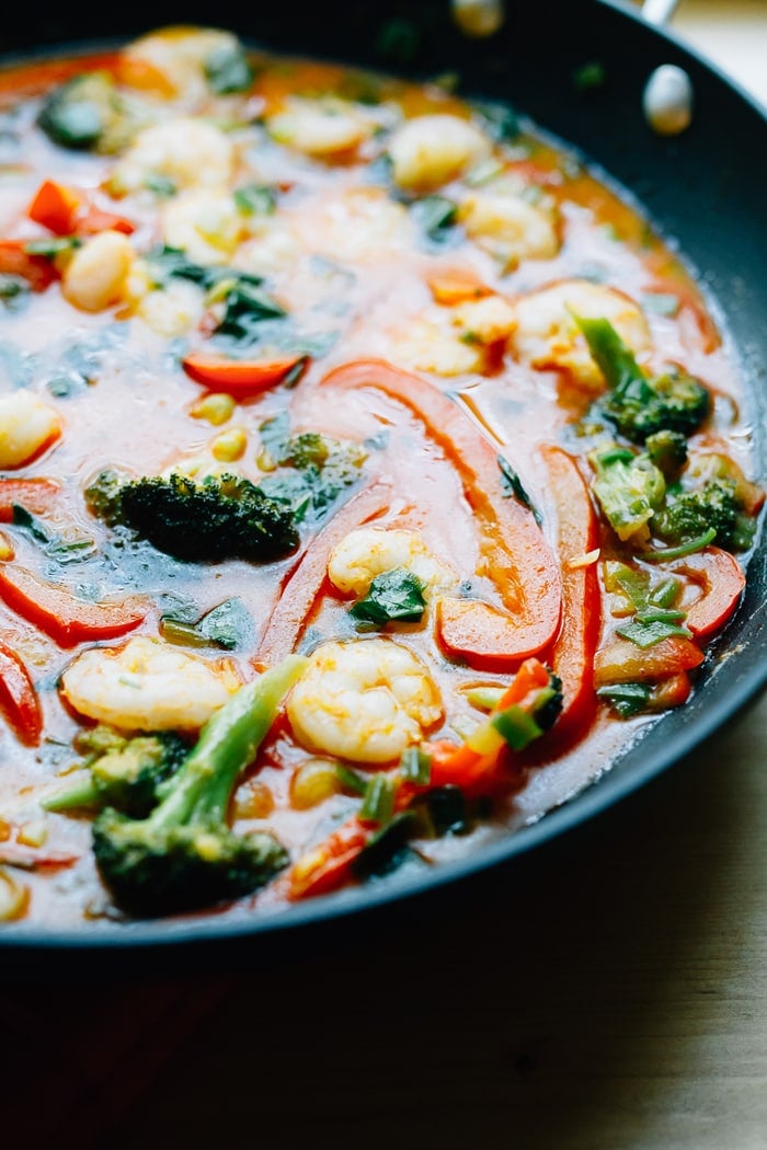Easy Thai Coconut Curry Shrimp // Comes together in less than 20 minutes for a speedy weeknight meal Easy Thai Coconut Curry Shrimp // Comes together in less than 20 minutes for a speedy weeknight meal