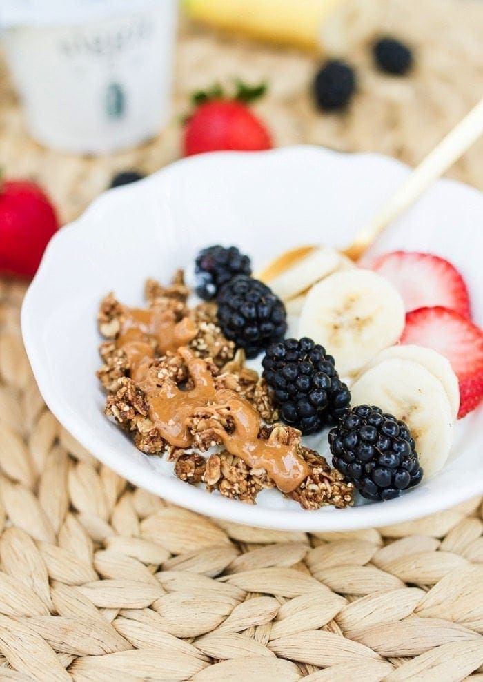Easy Breakfast Idea: Berry Yogurt Breakfast Bowls with siggi's yogurt