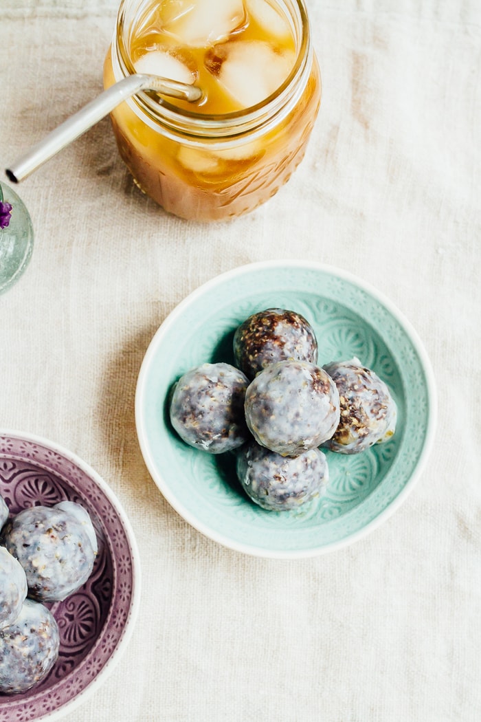 No Bake Blueberry Muffin Donut Holes // vegan and gluten-free 