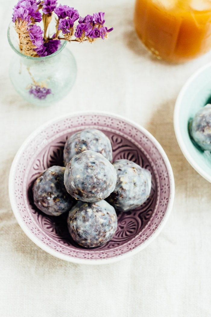 No Bake Blueberry Muffin Donut Holes // vegan and gluten-free 