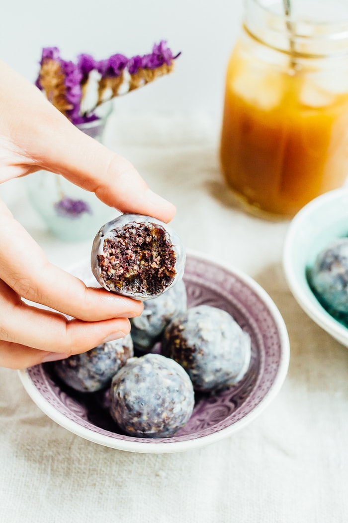 No Bake Blueberry Muffin Donut Holes with a coconut maple glaze. They’re vegan, gluten-free and absolutely delicious. 