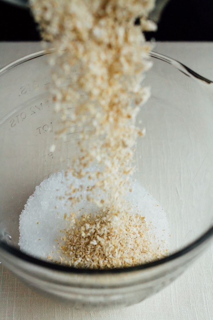 Mixing oats with epsom salt for a DIY bath soak