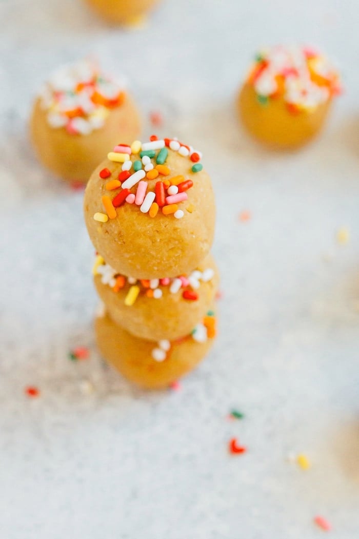 Have your cake and eat it too! These Vanilla Bake balls are moist, fluffy and taste like cake, but they're made with healthy ingredients like chickpeas, vegan protein powder and cashew butter. Vegan + gluten-free. 