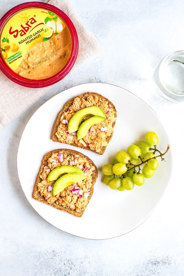 Combine hummus and bbq sauce with canned tuna for a sweet and savory open-faced bbq hummus tuna sandwich. It’s easy, healthy and absolutely delicious!