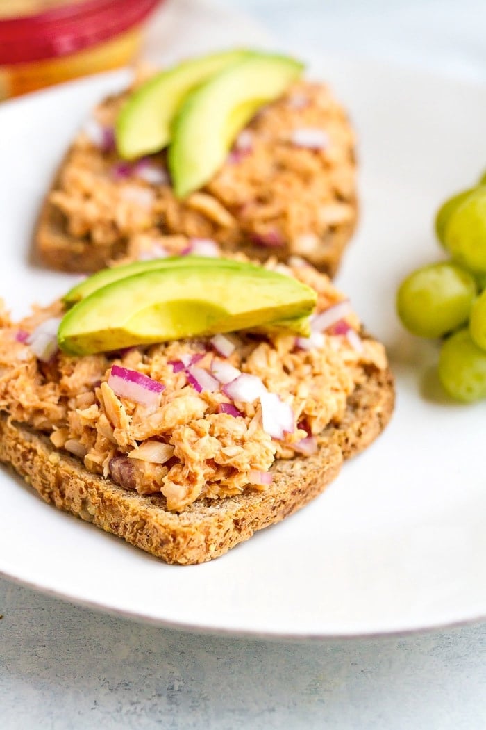 Combine hummus and bbq sauce with canned tuna for a sweet and savory open-faced bbq hummus tuna sandwich. It’s easy, healthy and absolutely delicious!