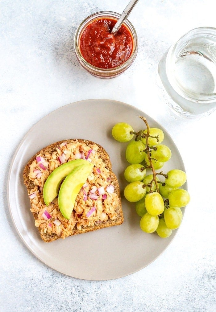 Combine hummus and bbq sauce with canned tuna for a sweet and savory open-faced bbq hummus tuna sandwich. It’s easy, healthy and absolutely delicious!