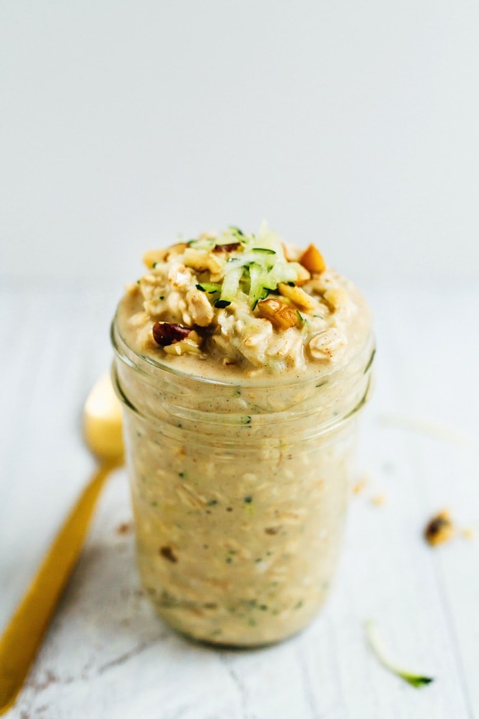 Zucchini bread overnight oats make for an easy and healthy portable breakfast. Made with oats, protein powder, grated zucchini and walnuts, these overnight oats are vegan and gluten-free. 