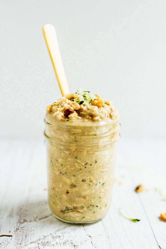 Zucchini bread overnight oats make for an easy and healthy portable breakfast. Made with oats, protein powder, grated zucchini and walnuts, these overnight oats are vegan and gluten-free. 