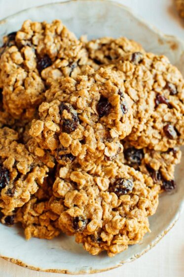 The BEST Healthy Oatmeal Cookies