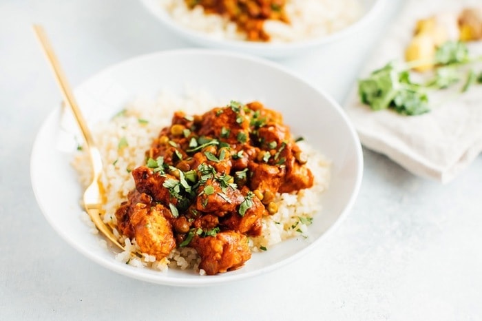 Tempeh tikka masala with cauliflower rice and fork