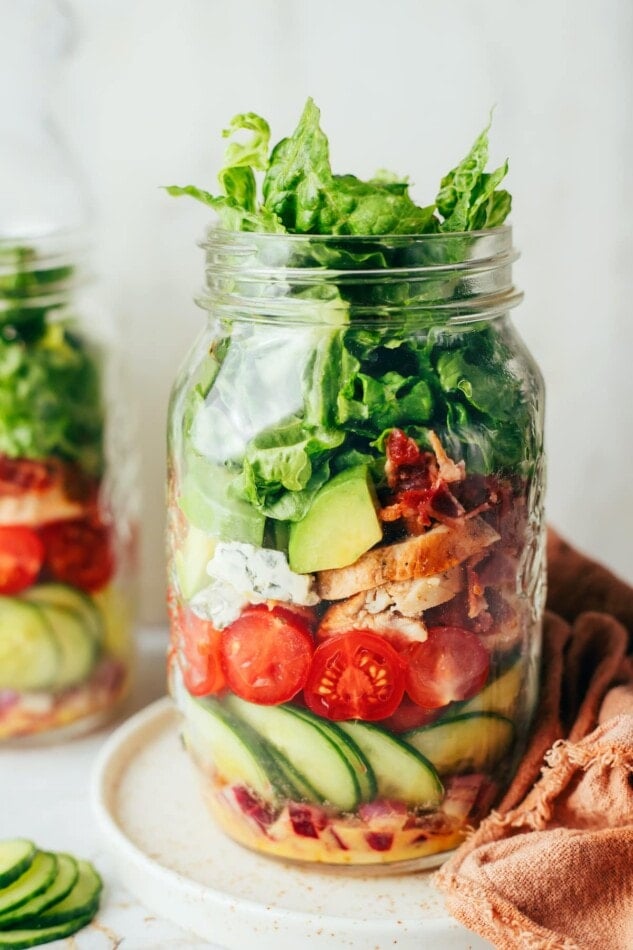 Healthy Low Carb Meal Prep: Greek Mason Jar Salad Recipe with Chicken