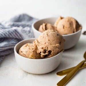 Two bowls with scoops of chocolate banana ice cream.