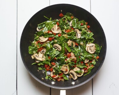 Skillet with bell pepper, mushrooms and spinach.