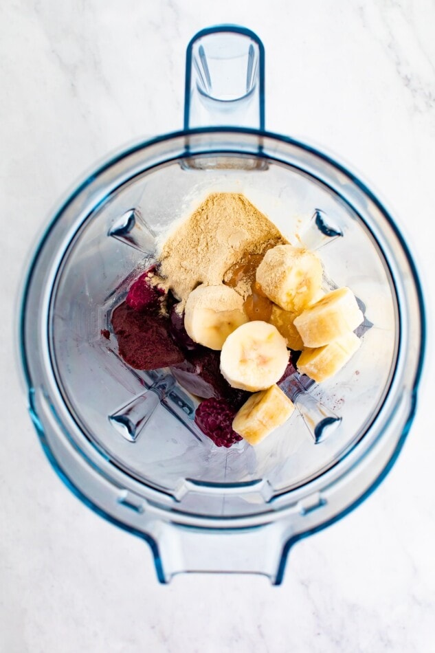 Acai, protein powder, nut butter and bananas in a blender.