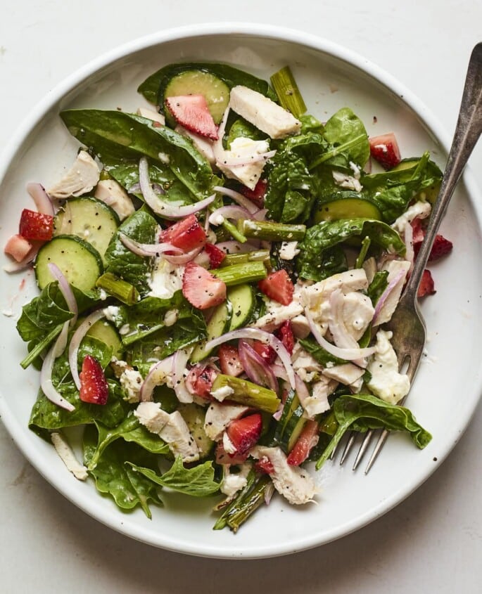 Strawberry Spinach Mason Jar Salad - Eating Bird Food