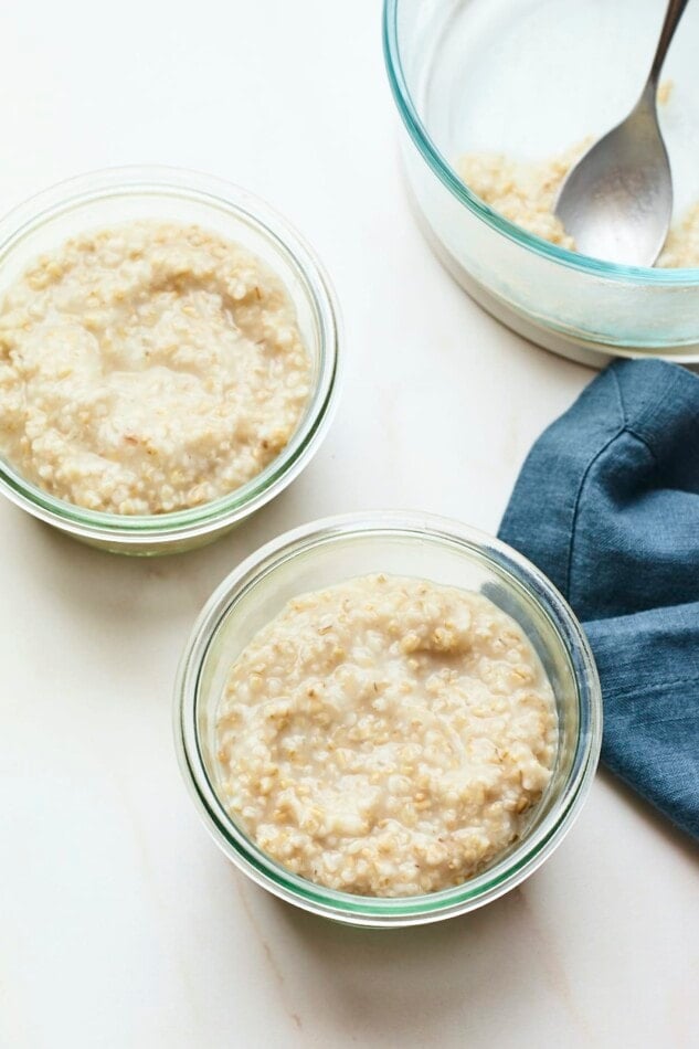 Glass food storage containers with creamy steel cut oats.