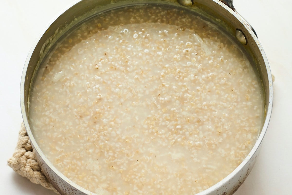 Pot with steel cut oats and water.