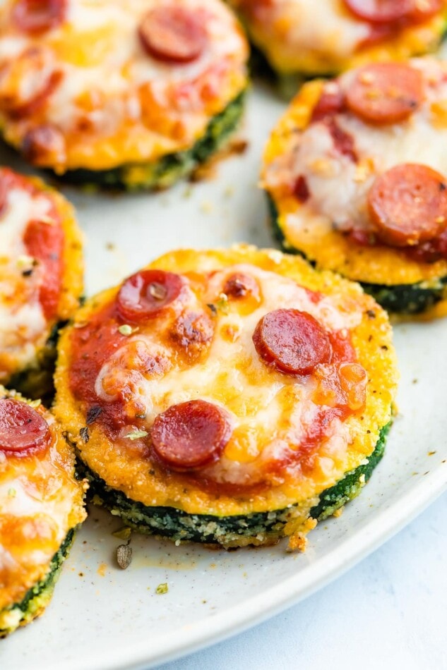 Zucchini pepperoni pizza bites on a plate.