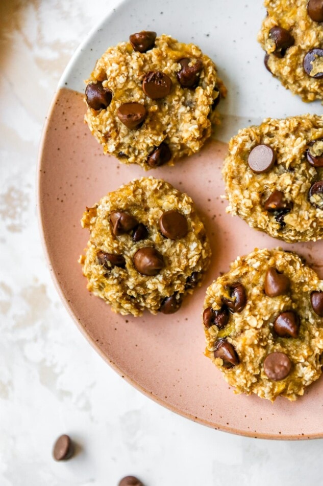 An overhead shot of 5 cookies on a plate.