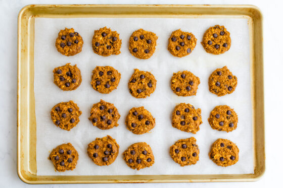 Overhead shot of 20 cookies, ready to go into the oven.