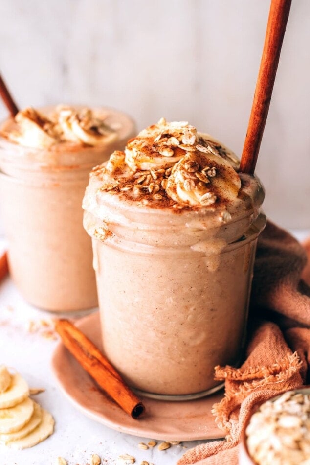 Oatmeal smoothie in a mason jar.