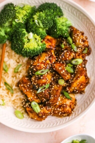cropped-sesame-chicken-overhead-plated.jpg