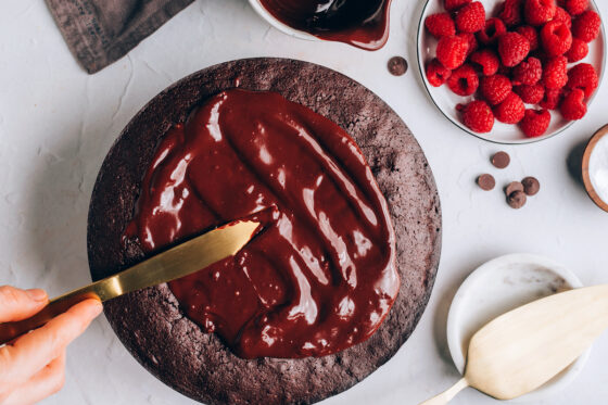 Icing the cake with chocolate ganache.