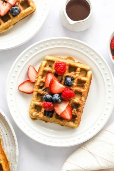 cropped-almond-flour-waffles-hero.jpg