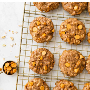 Cookies cooling on a wire rack.