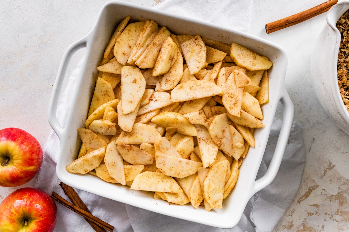 The BEST Healthy Apple Crisp Recipe - Jar Of Lemons