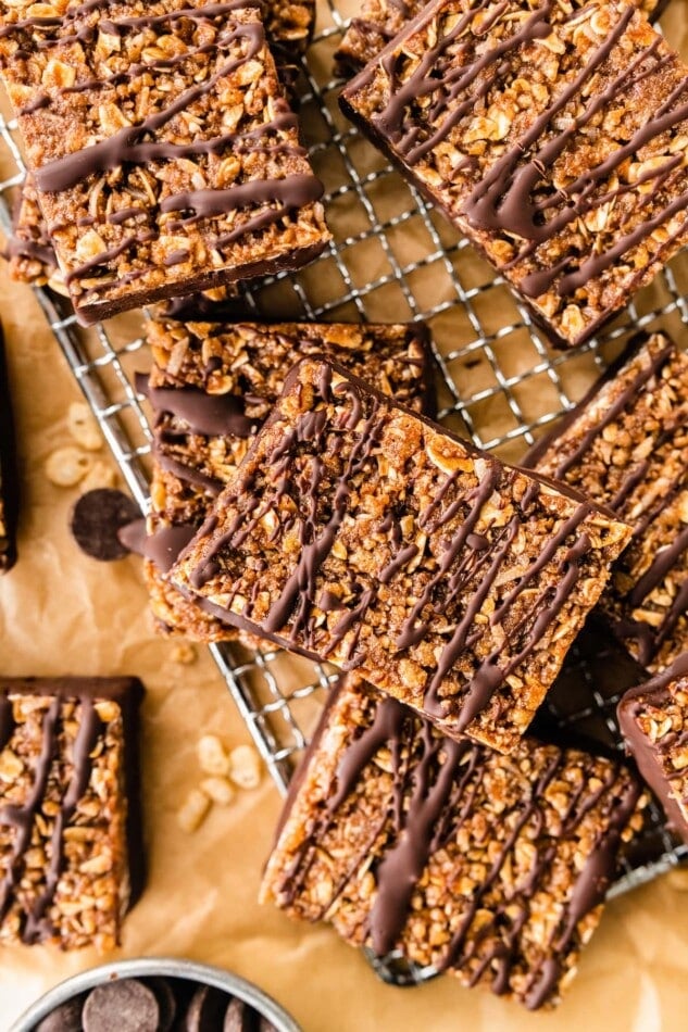 Crunchy protein bars scattered around each other.