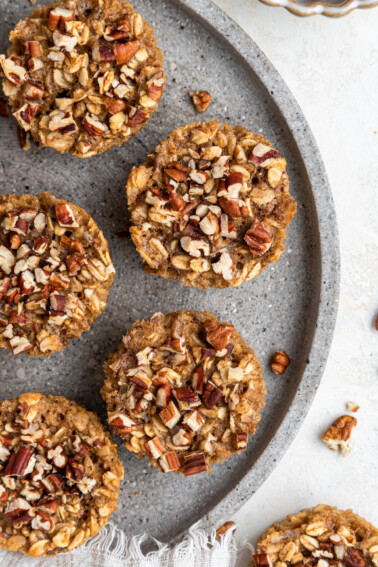 Chai baked oatmeal cups on a gray plate.