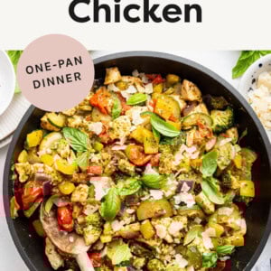 Skillet with pesto chicken and veggie dinner.