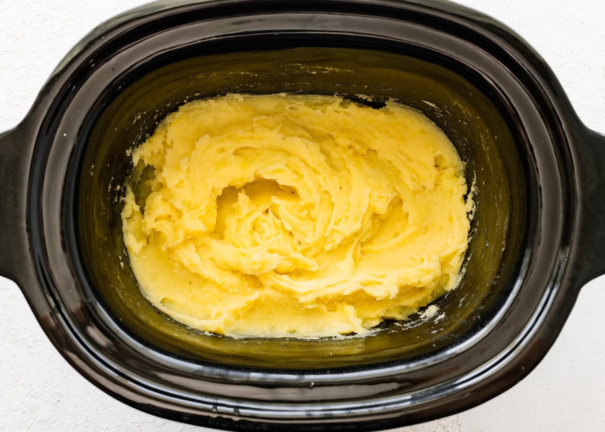 Mashed potatoes in a slow cooker.