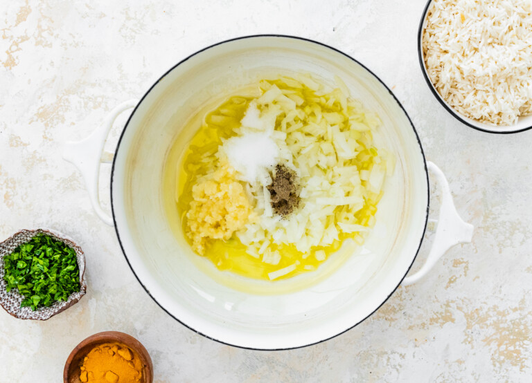 Quick and Easy Soft and Fluffy Turmeric Rice - Eating Bird Food