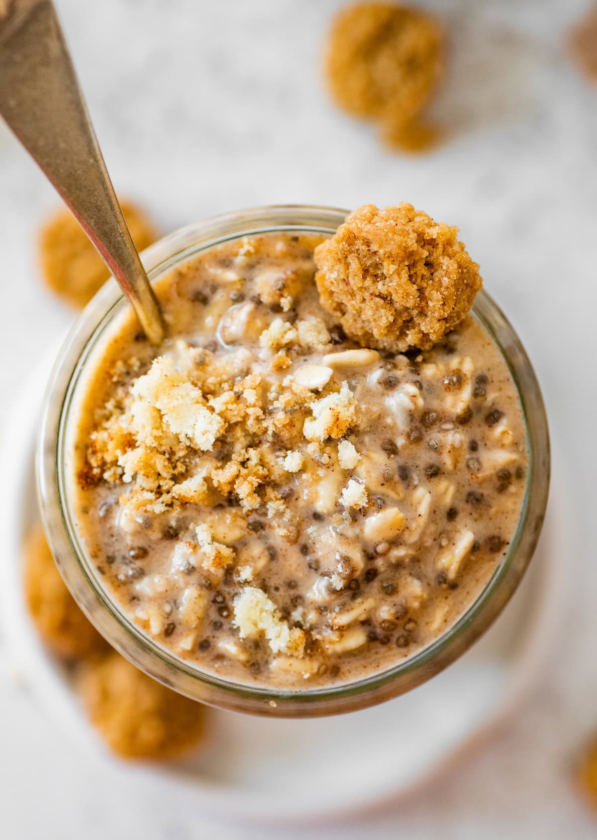 topped with crumbled cookie pieces Close up of snickerdoodle overnight oats topped with crumbled cookie pieces.