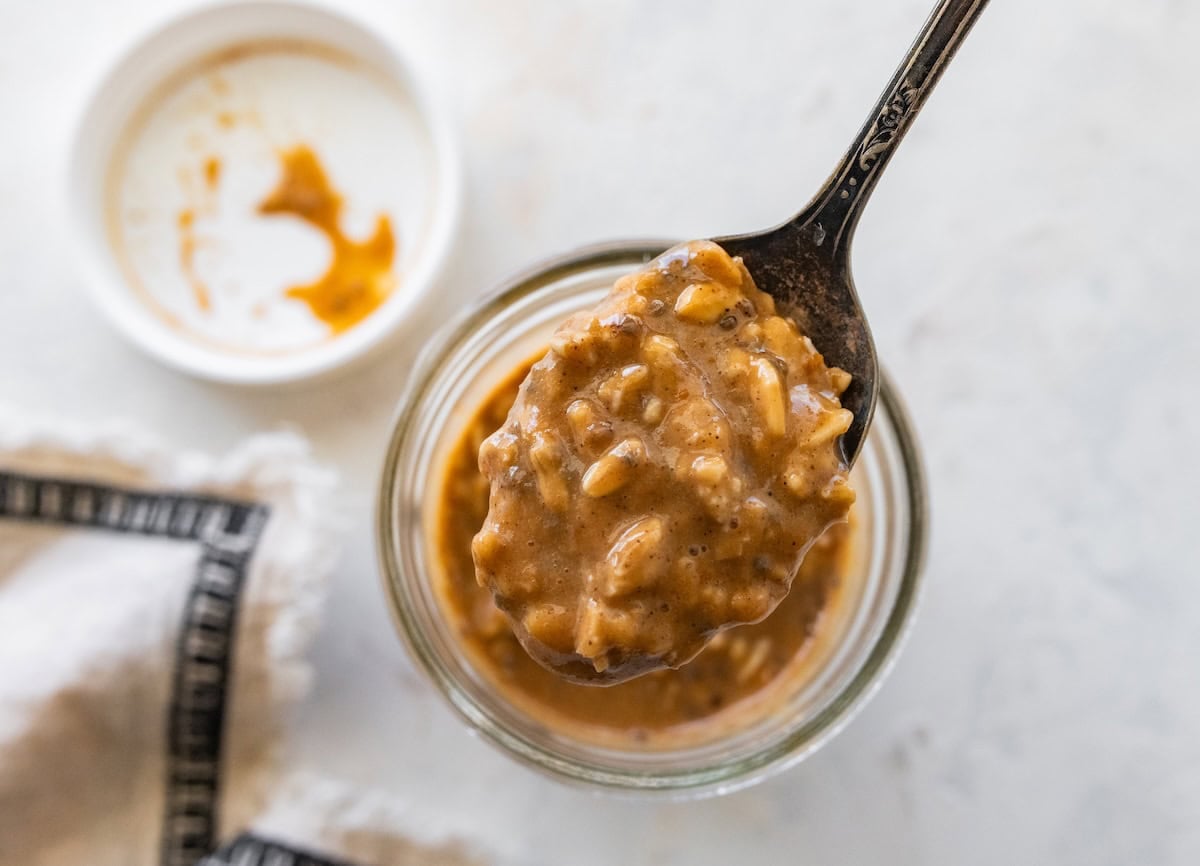 A spoonful of pumpkin spice latte overnight oats.