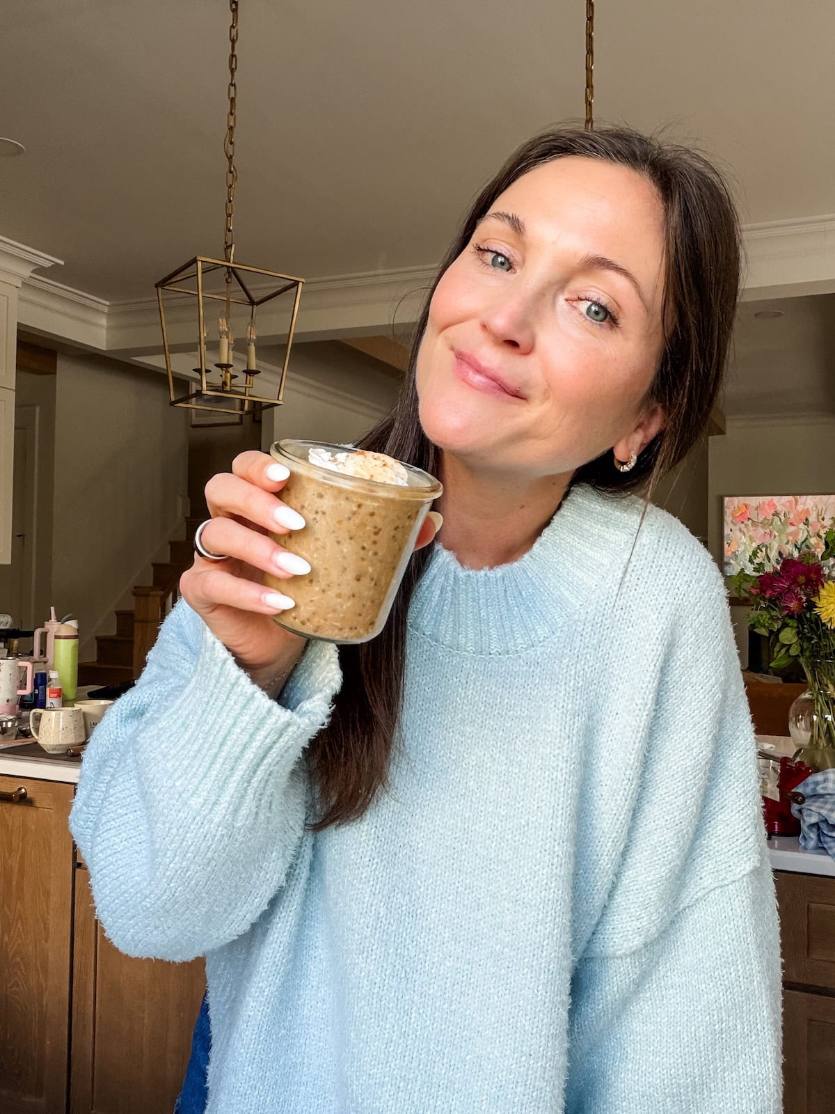 Brittany holding a jar of banana bread latte overnight oats.